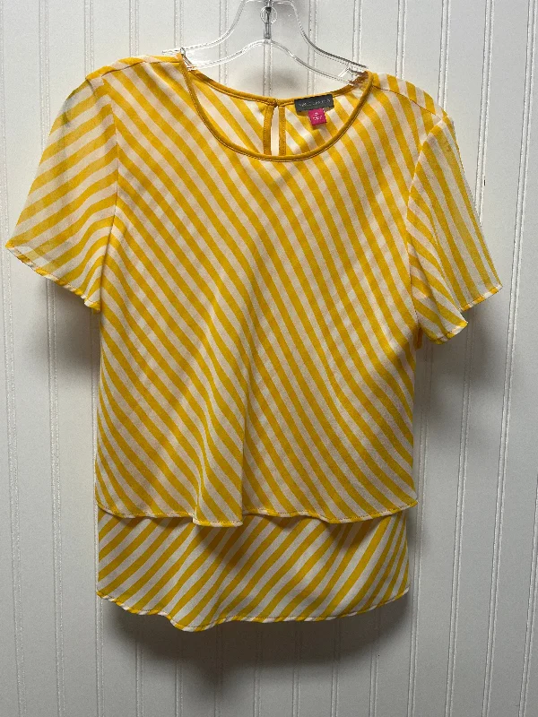 Top Short Sleeve Basic By Vince Camuto In Yellow, Size: Xs