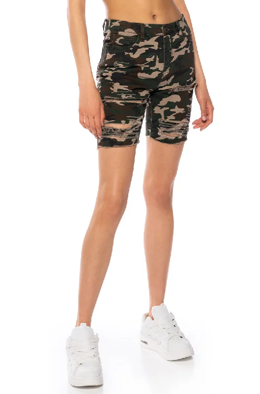 AT ATTENTION SHREDDED CAMO SHORT