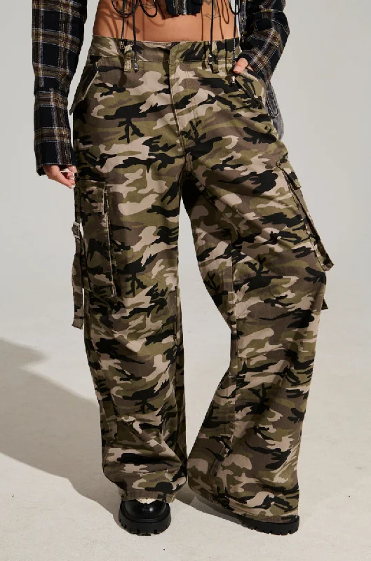 STREET STYLE WIDE LEG CAMO PANT